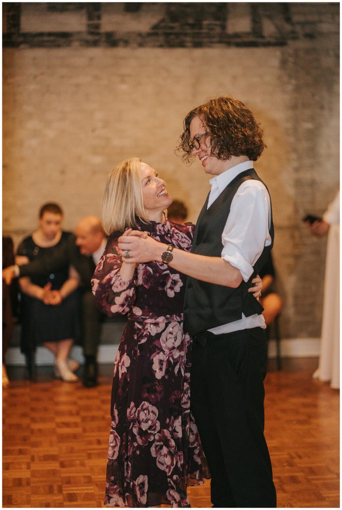 groom dances with mom 